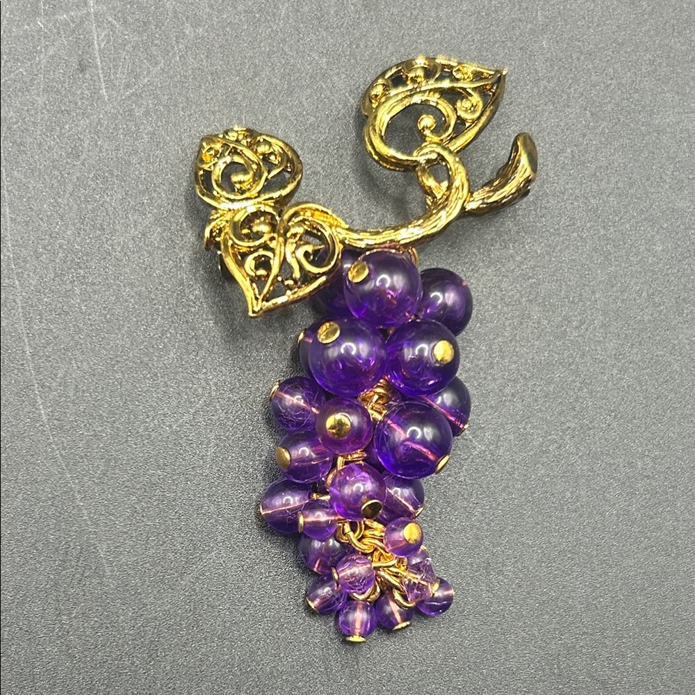 Avon Vintage Goldtone Metal Purple Grape Bead Cluster Brooch Cottagecore Jewelry